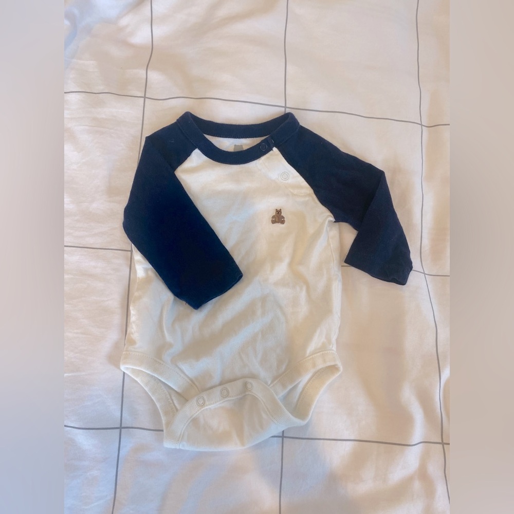Baby 100% Organic Cotton Bodysuit. 0-3 months
